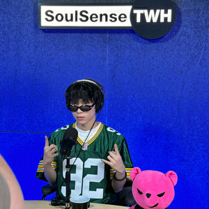 男生边摸🐻边亲cb
